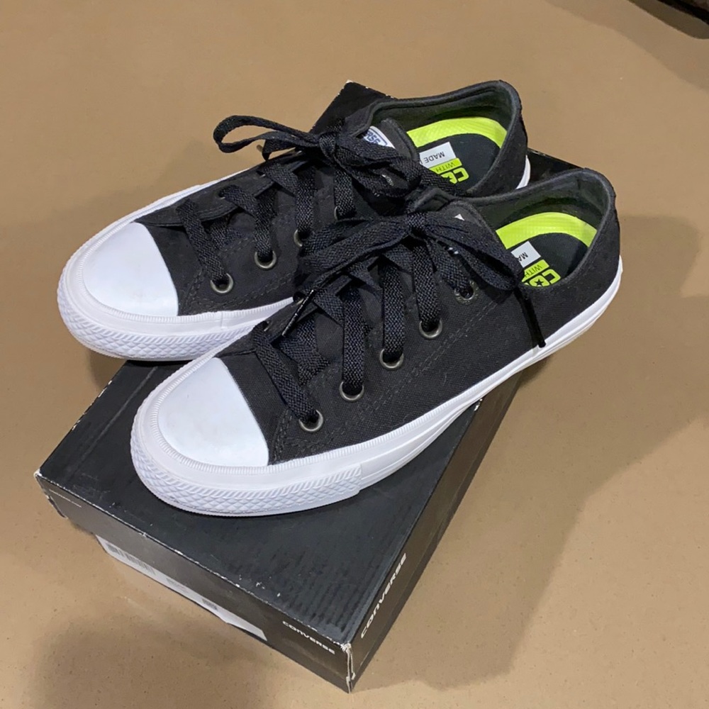 CONVERSE women’s size 6. Brand new!